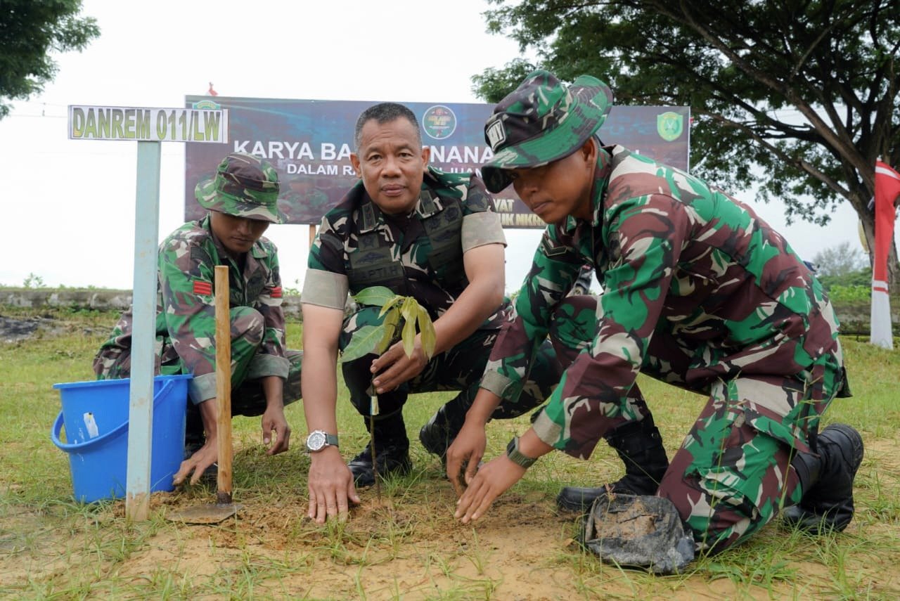 Hari Juang TNI AD Korem Lilawangsa Tanam Ribuan Pohon