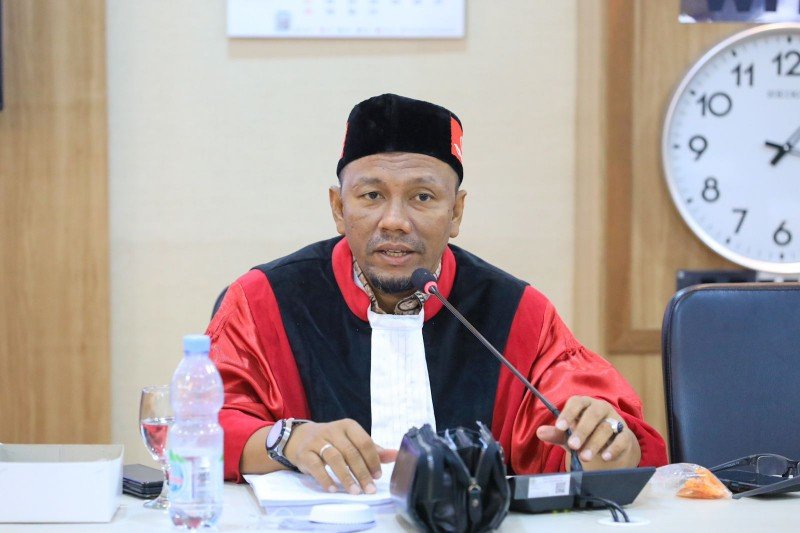 Syech Fadhil: Arya Wedakarna ‘Senator Bali’ yang Hina Perempuan Berjilbab Diberhentikan