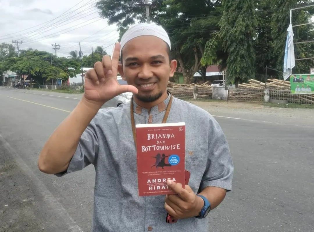Hobi Baca Koran Sejak Kecil, Riazul Iqbal jadi Penulis Sukses Empat Buku