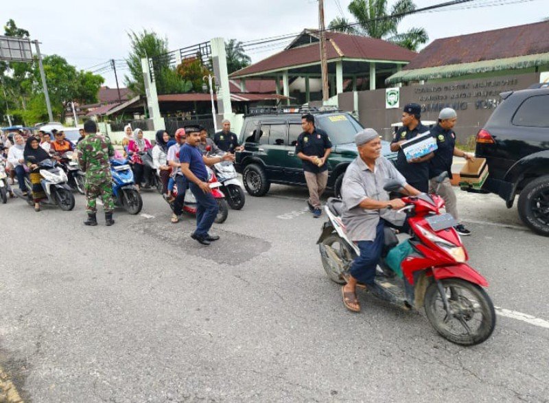 Raider Shooting Club Kota Subulusaam Bagikan Ratusan Paket Takjil