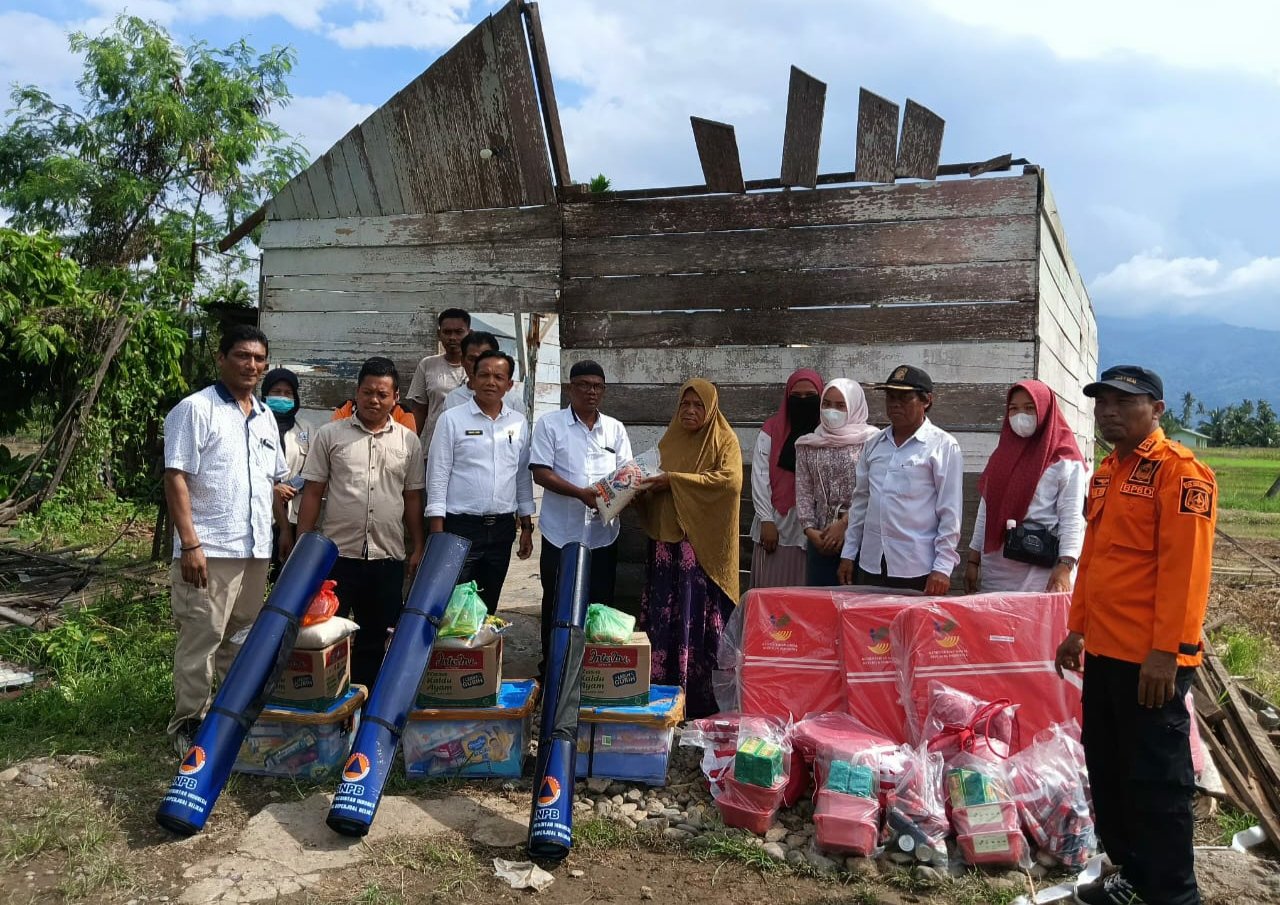 Korban Puting Beliung di Agara Terima Bantuan Masa Panik