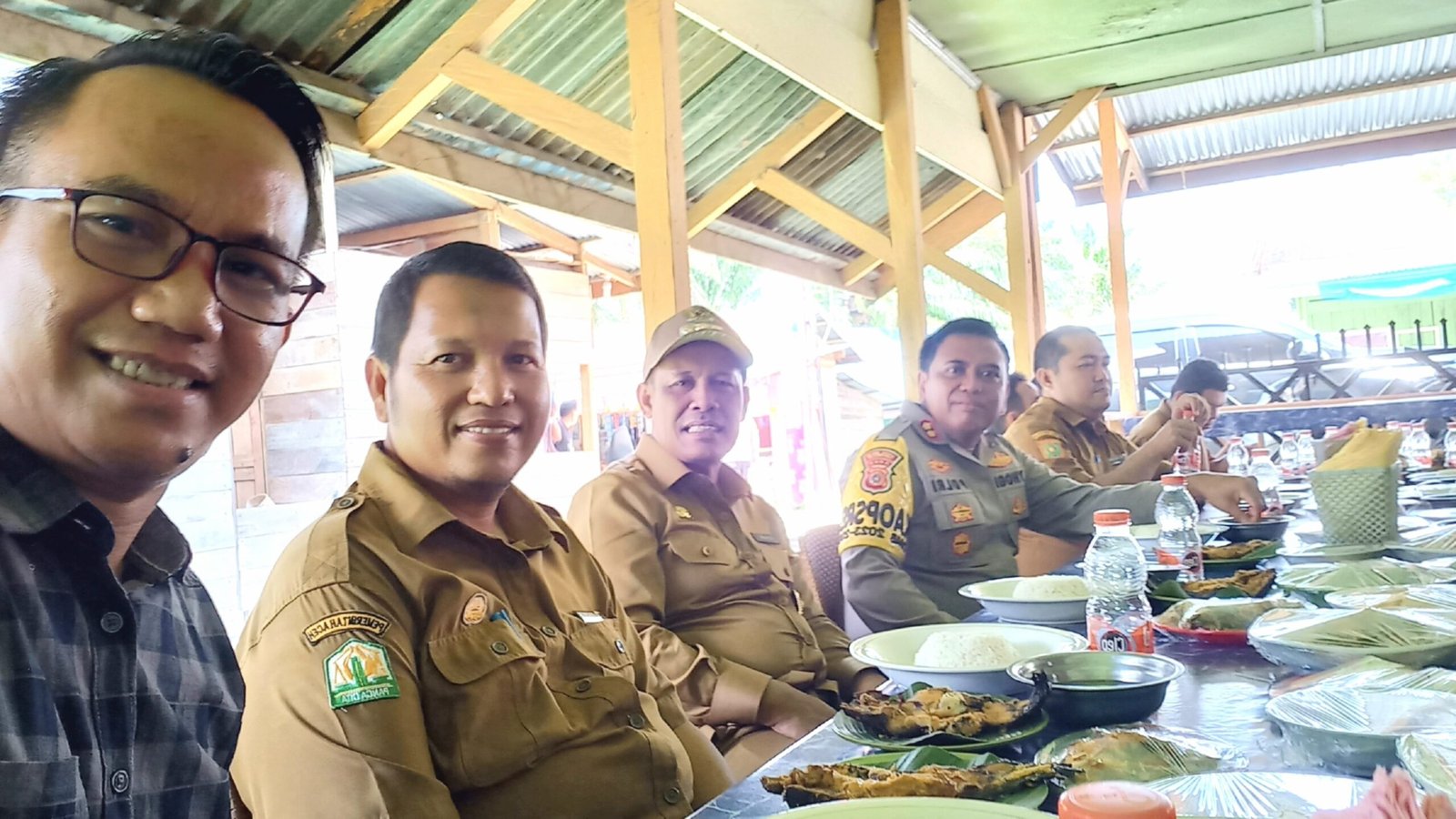 Pj Wali Kota Bersama Forkopimda Subulussalam Nikmati Masakan Khas Kampong di Warung Anis