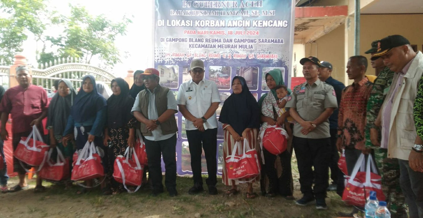 Pj Gubernur Bustami Serahkan Bantuan untuk Korban Angin Kencang di Aceh Utara