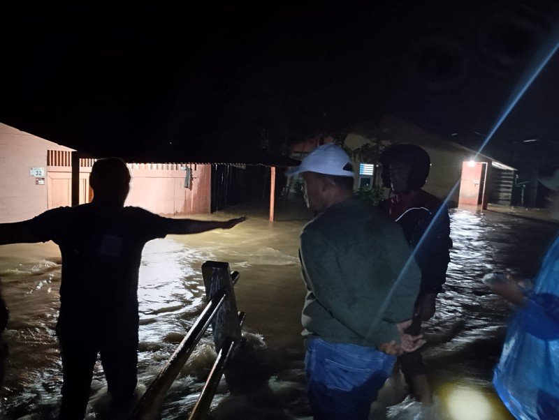 Azhari Tinjau Banjir di Subulussalam Timur, Warga Minta Normalisasi Sungai dan Pembangunan Talud