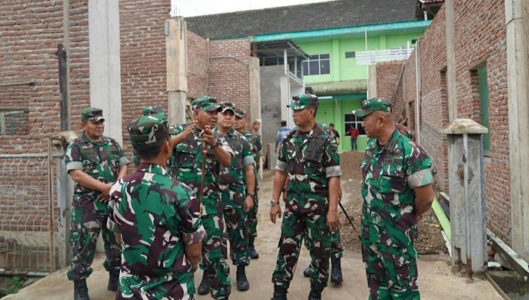 Ramai Warga Berobat di RS Kesrem Lhokseumawe, Kasdam IM:  Pentingnya Fasilitas Kesehatan Lengkap