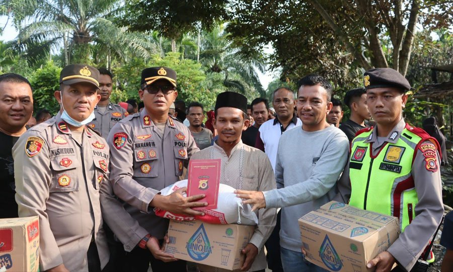 Kapolres bantu korban kebakaran di Cot Girek