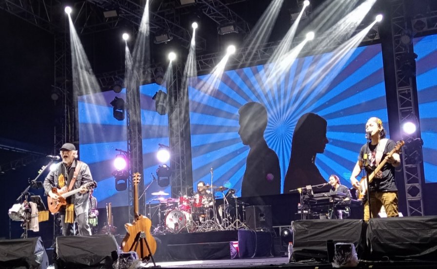 Iwan Fals Bershalawat, Sapa Fans: ‘Kalheuh Pajoh Bu’, dan Nyanyikan ‘Laksamana Malahayati’