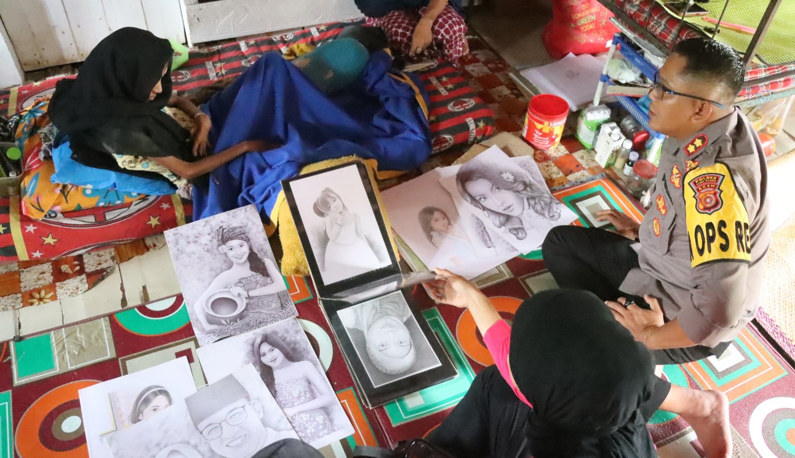 Kapolres Aceh Utara Nanang di rumah Rohani pelukis