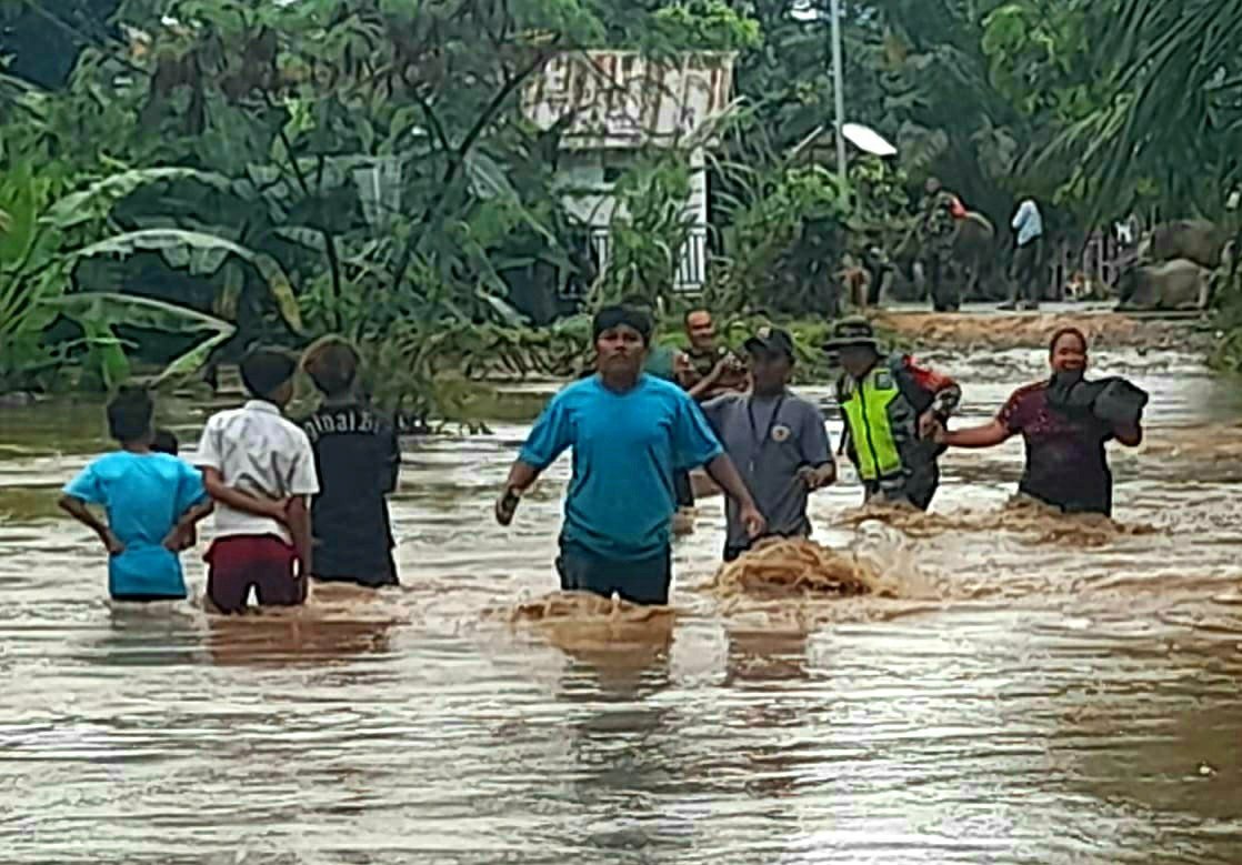 TNI bantu warga terdampak banjir di Agara
