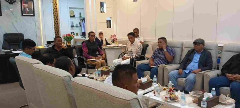 DPRAPanggilKIPAcehPertanyakanLaporanProgresPelaksanaanTahapanPilkada_copy_800x360