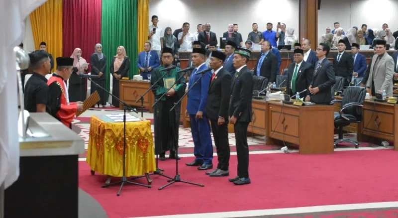 Pelantikan-Pimpinan-DPRA-Masa-Jabatan-2024-2029-768x420_copy_800x438