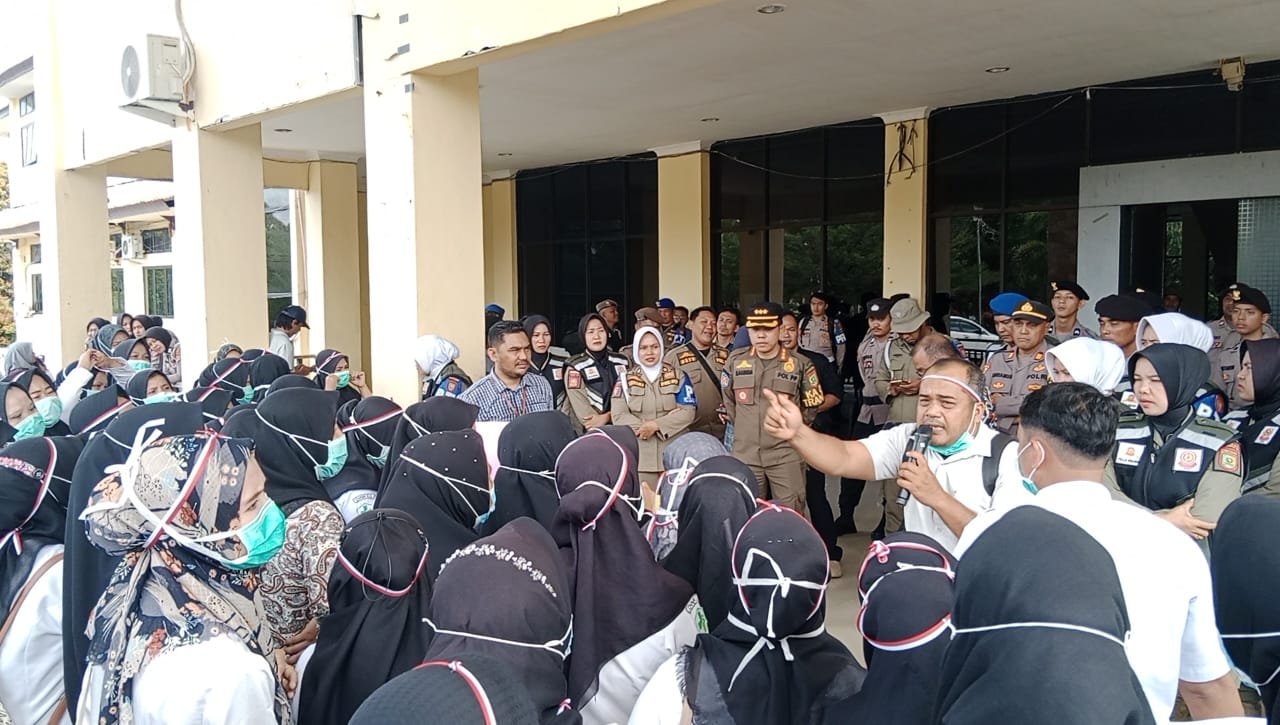 Ratusan Nakes Subulussalam Gelar Aksi di Kantor DPRK dan Walkot, Tuntut Masuk Data Base BKN