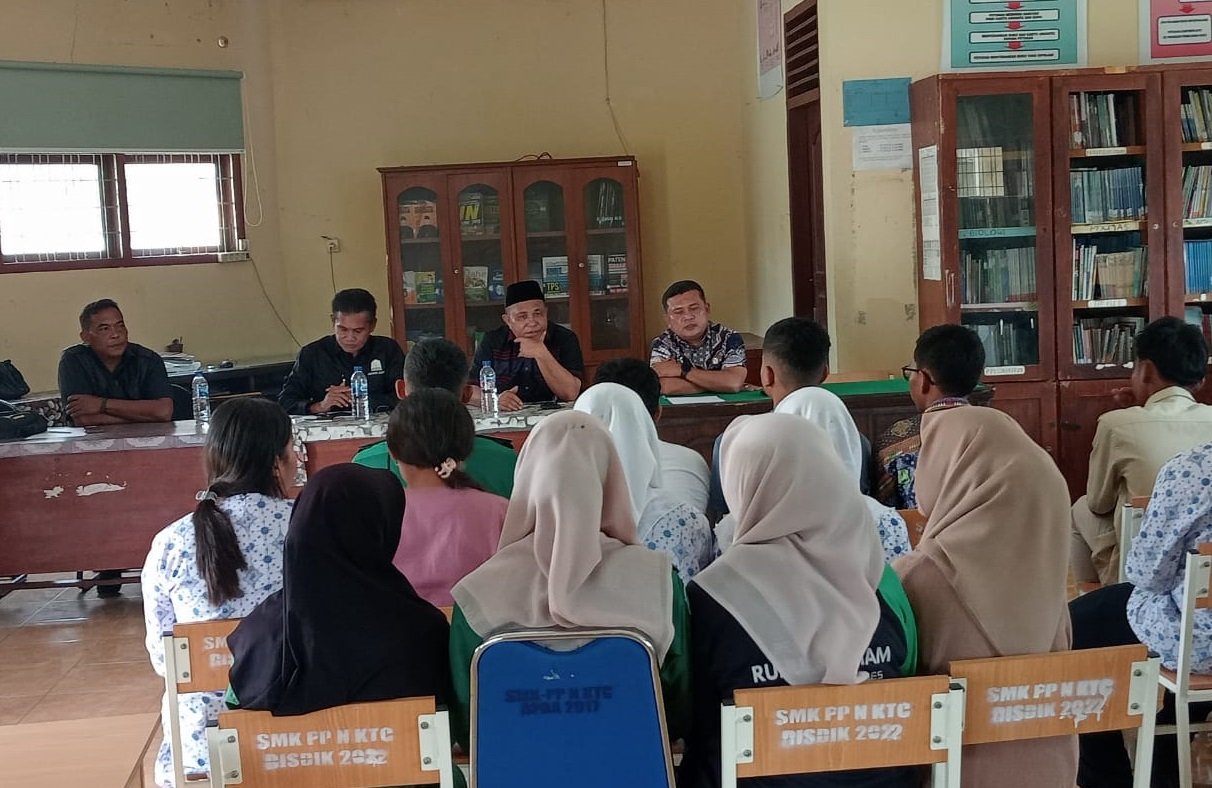 Siswi Protes Hingga Lempar Batu ke Rumah Dinas Kepala SMKPP Kutacane, Kepsek Dinonaktifkan, Ini Sebabnya