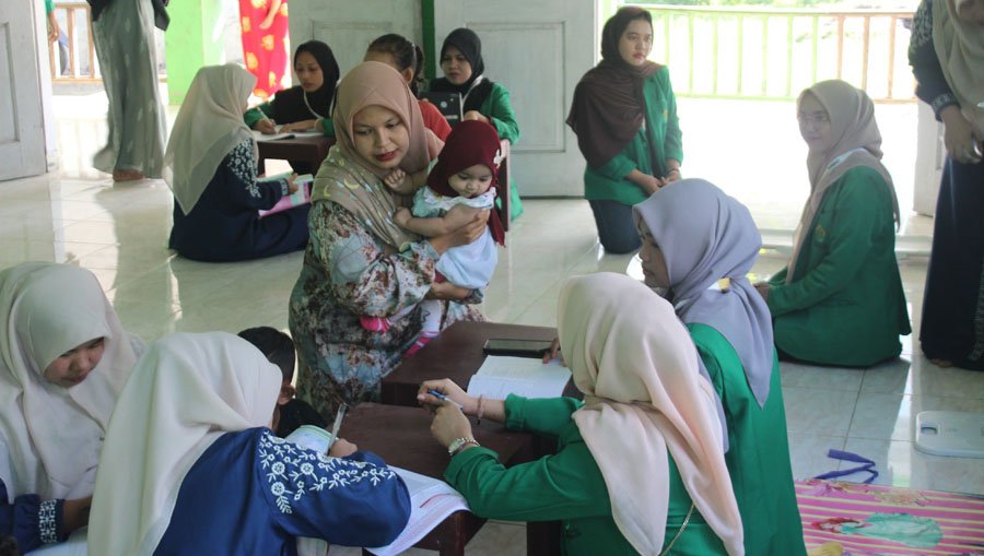 Dukungan Mahasiswa KKN Unimal Kelompok 100 Untuk Kegiatan Posyandu di Desa Ujong
