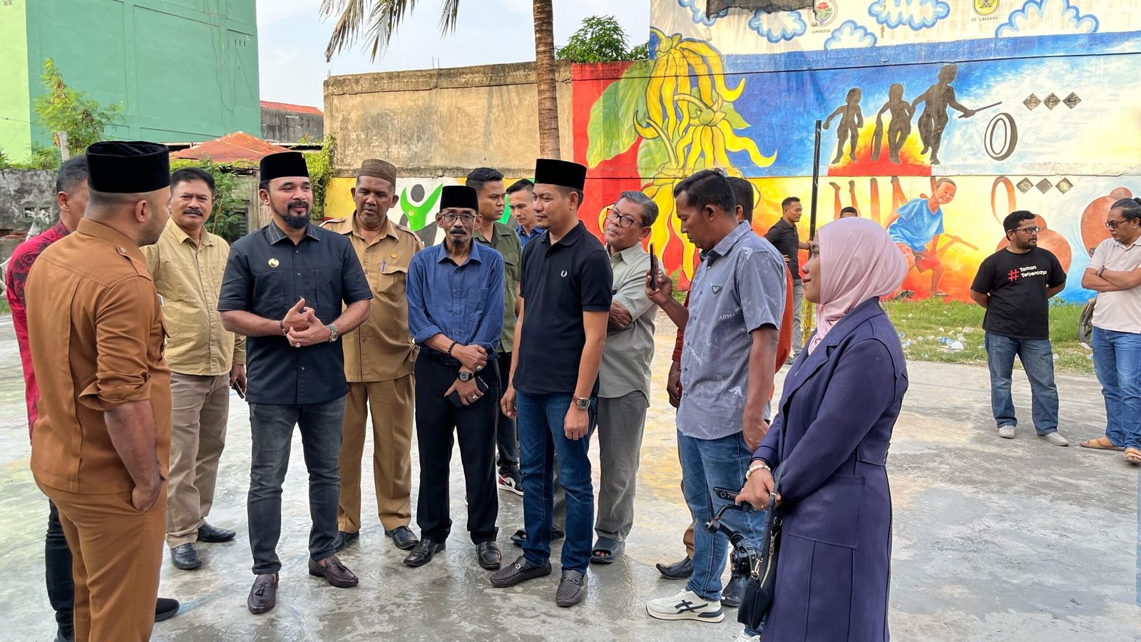 Gercep, Bupati Al-Farlaky Tinjau Lahan Pembangunan Rumah Singgah Warga Aceh Timur di Banda