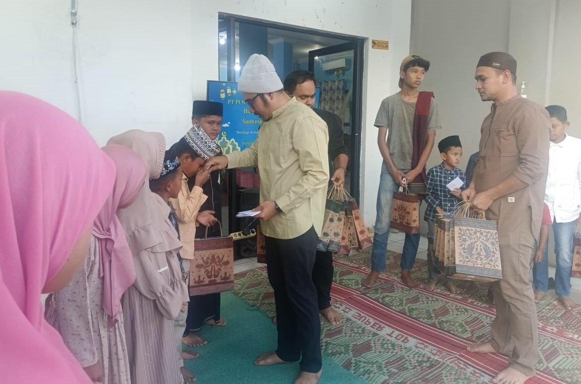 PLN Blangkejeren santuni anak yatim