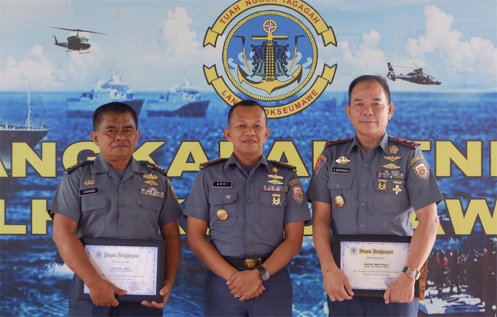 Danlanal Lhokseumawe Kolonel Laut (P) Andi Susanto dan pejabat lama Dandenpomal Lhokseumawe Mayor Laut (PM) Anggiat Napitupulu