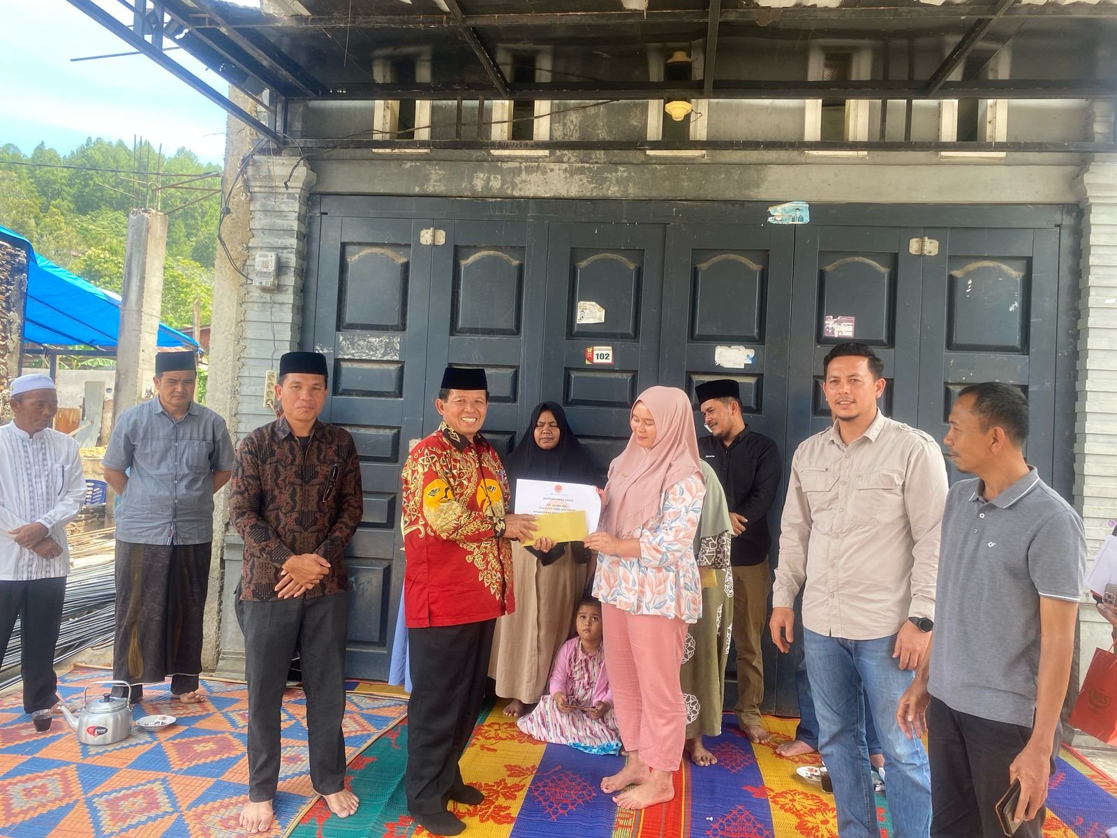 Ini 13 Orang Penerima Bantuan Kebakaran Reje Pudung Disalurkan Wabup Gayo Lues