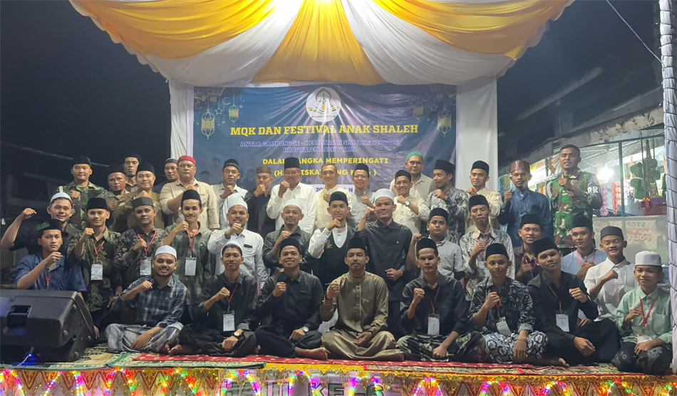 Pengurus ISKAT foto bersama usai penutupan Musabaqah Qira'atul Kutub (MQK) di pusat Kecamatan Simpang Keuramat