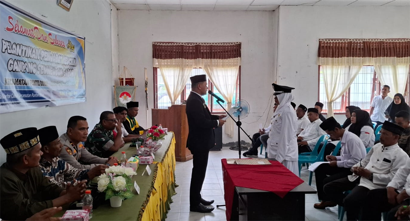 Pelantikan Marwati sebagai Pj Keuchik Seunubok Saboh