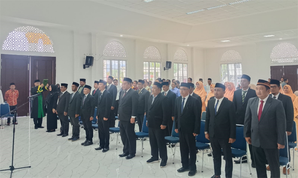 Pejabat eselon III saat diambil sumpah jabatan