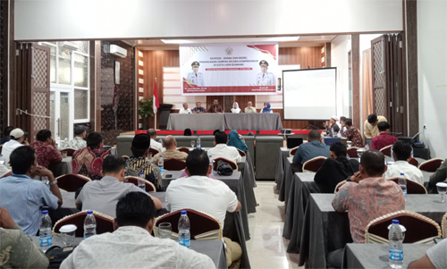 Tim tenaga ahli memaparkan hasil survei dan observasi lapangan terhadap rencana pengolahan sampah Kota Lhokseumawe