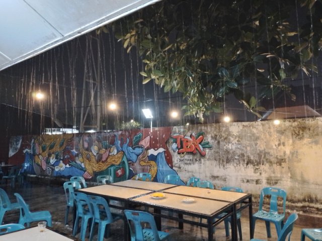 Hujan Turun Bersama Rindu