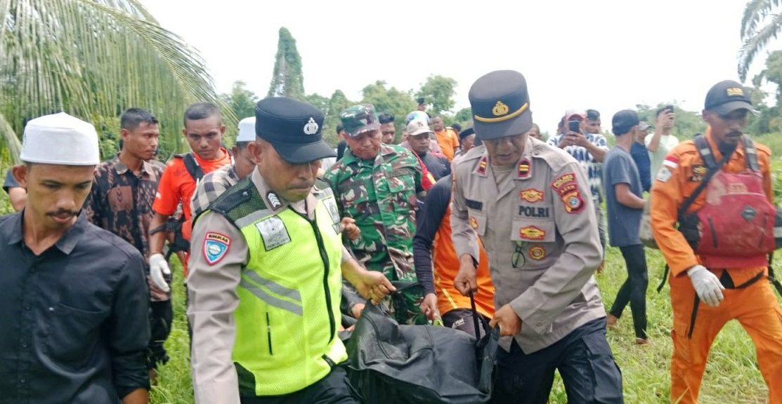 Evakuasi jasad pemuda S di Aceh Utara