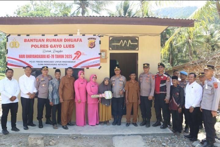 Kapolres Gayo Lues serahkan rumah sudah direhab kepada warga Tripe Jaya
