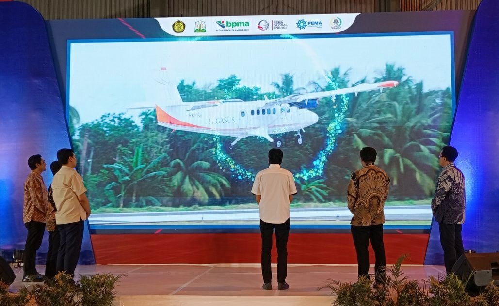 Mualem Resmikan Operasional Pesawat Charter dan Bandara Point A di WK B Aceh Utara