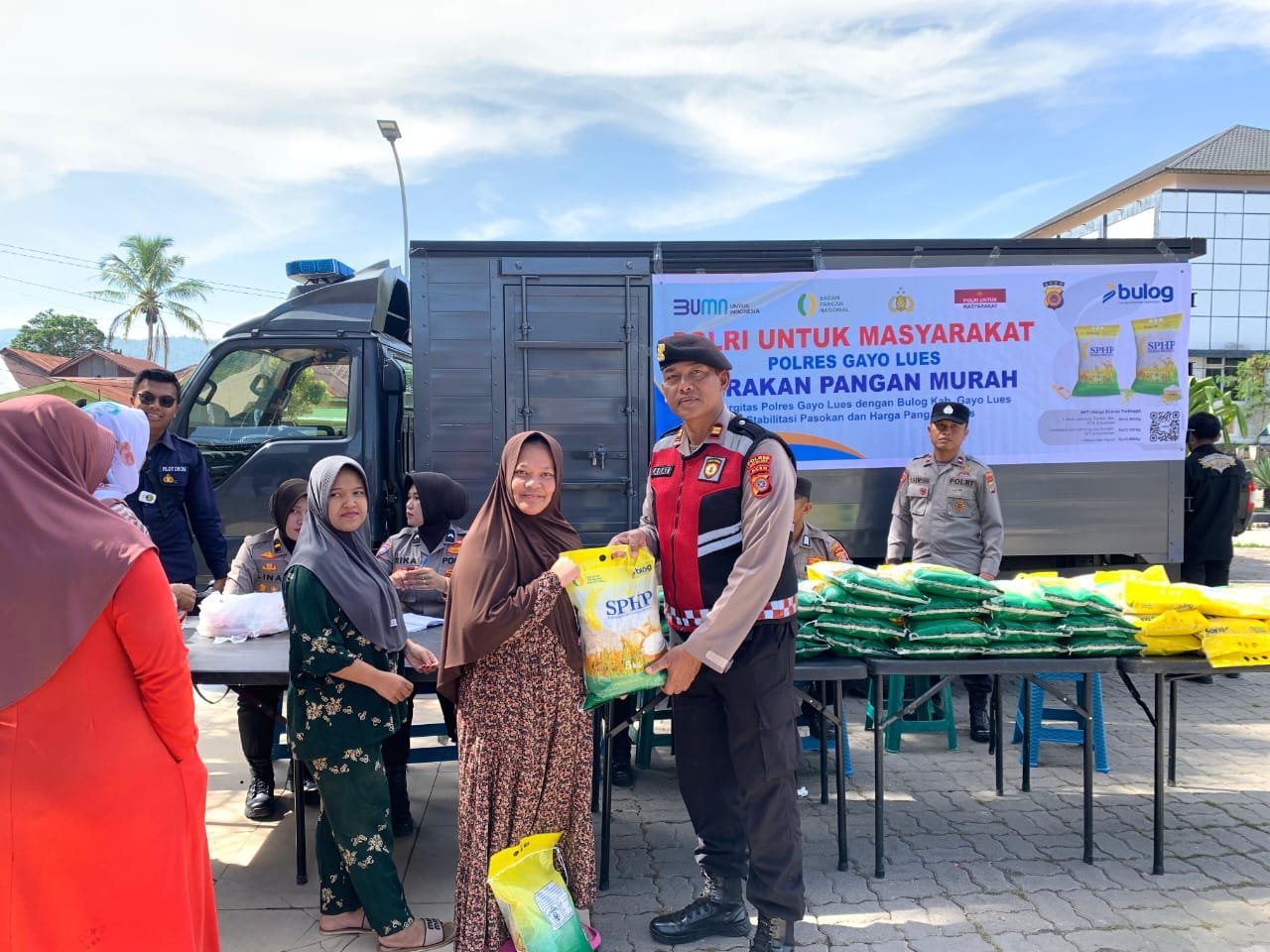 Lewat Gerakan Pangan Murah, Polres Gayo lues Bersinergi dengan Bulog Salurkan 5 ton Beras SPHP
