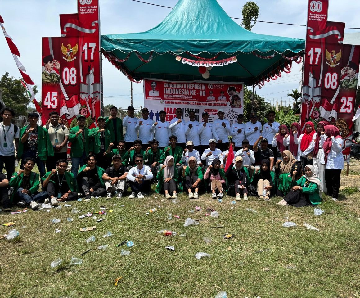 Mahasiswa KKN Jalan Sehat Bersama Aparatur Padang Sakti Meriahkan HUT RI