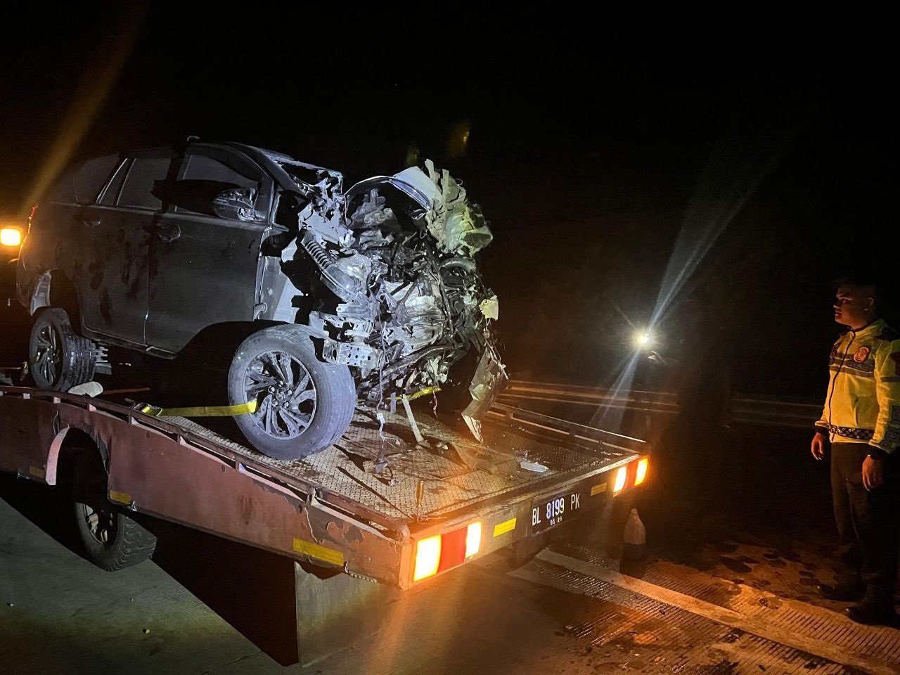 Masuk Ruas Tol Belum Siap, Innova Tabrak Barrier Beton, Tiga Tewas