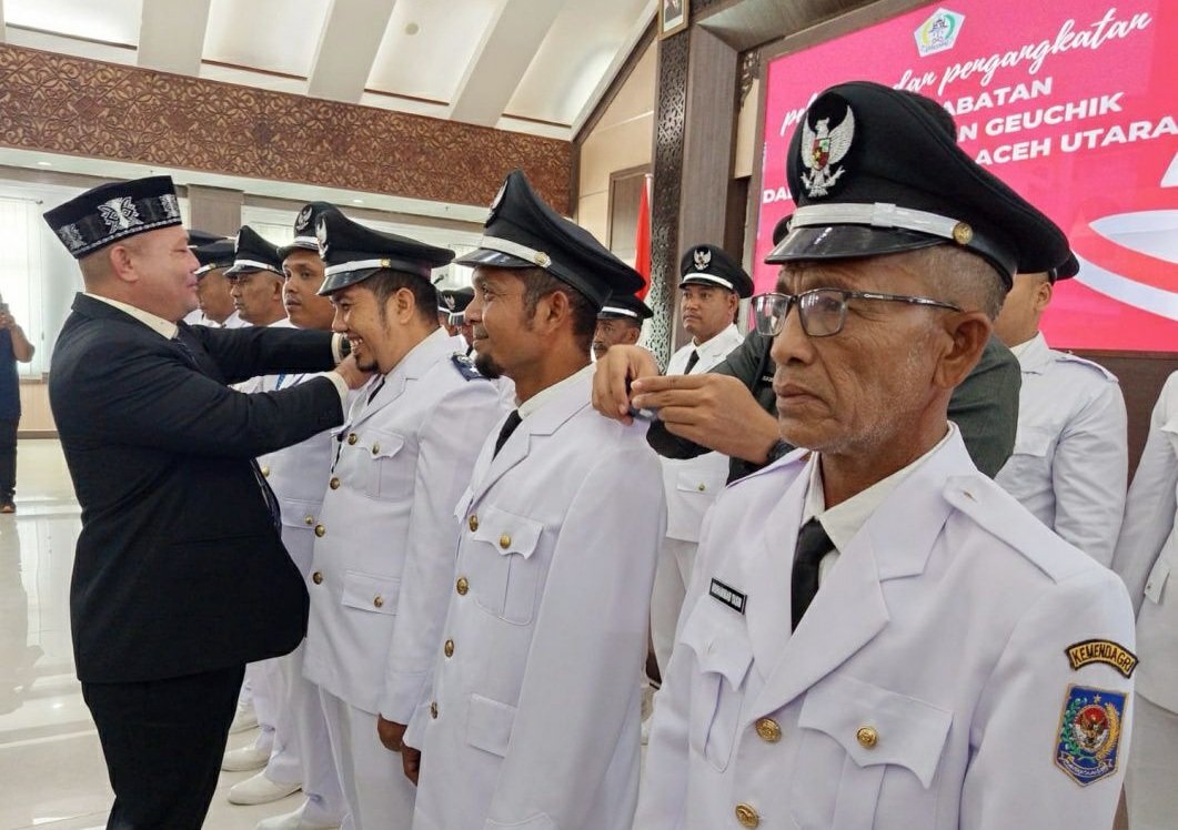 Ayahwa lantik mukim dan keuchik