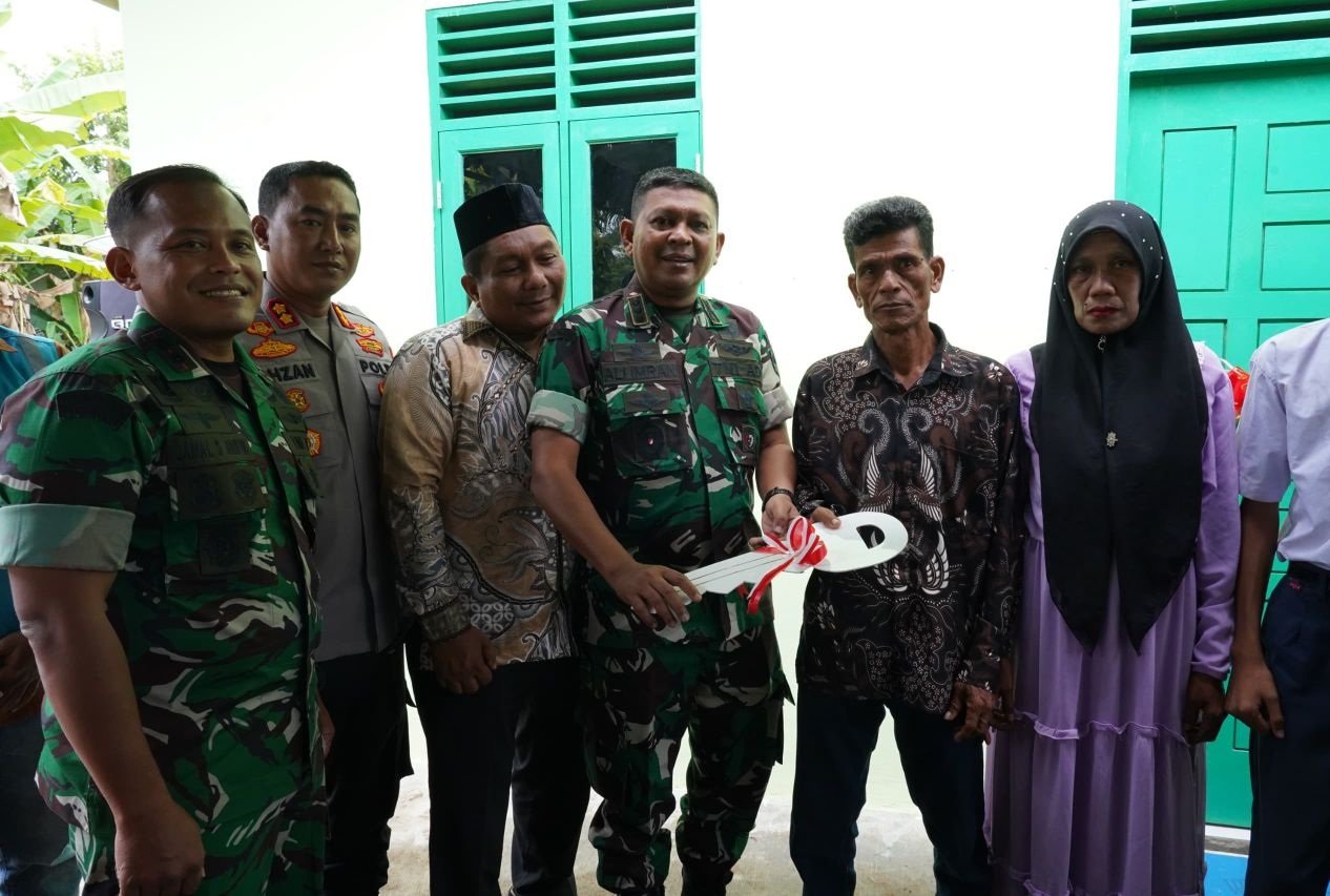 Danrem Lilawangsa Serahkan Kunci Usai TNI Bedah Rumah Warga Miskin