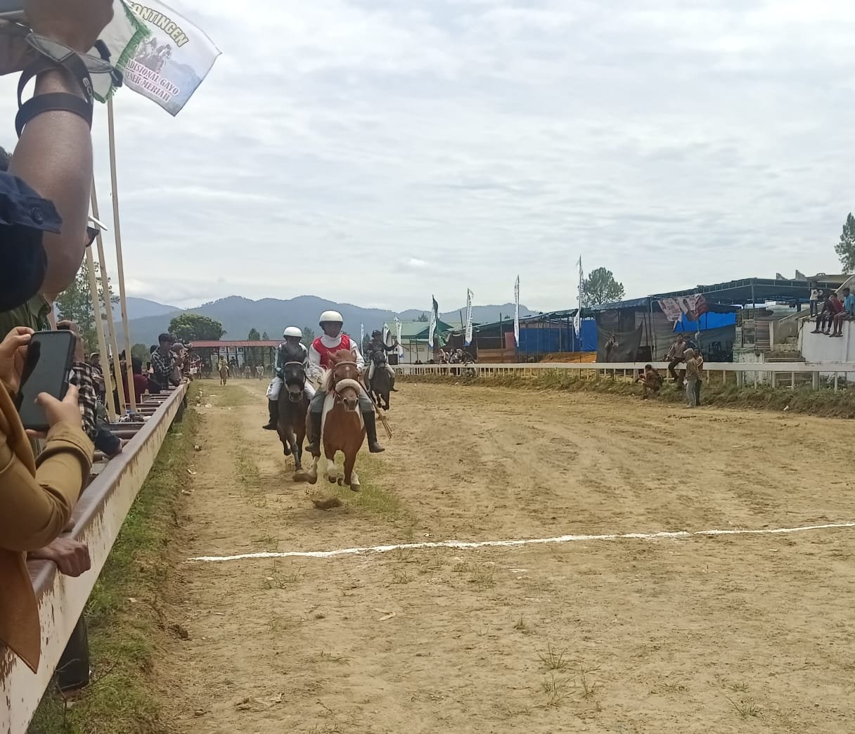 Wakil Bupati Gayo Lues Buka Pacuan Kuda Tradisional, SKPK Disarankan Beli Kuda Pacu
