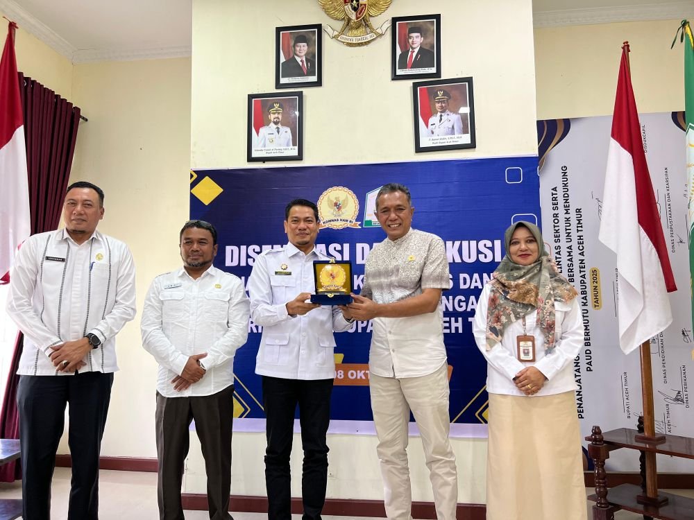 Waki Bupati Aceh Timur T. Zainal Abidin Ulee HAM di Balee Duek Pakat Popeurintah Kabupaten Aceh Timu, Rabu 8 Oktober 2025 – Ukeu Portalsatu.com