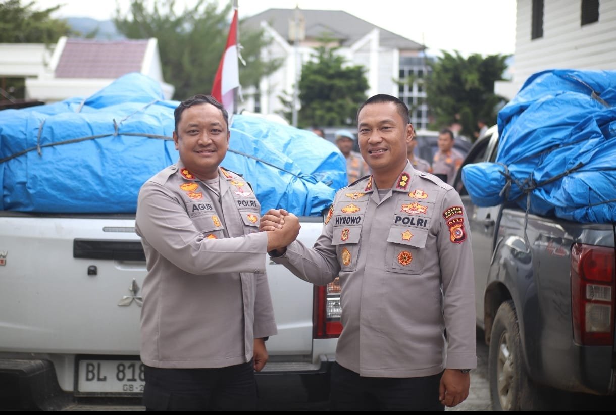 Kapolres Abdya Antarkan Bantuan Polda Aceh untuk Korban Banjir Gayo Lues