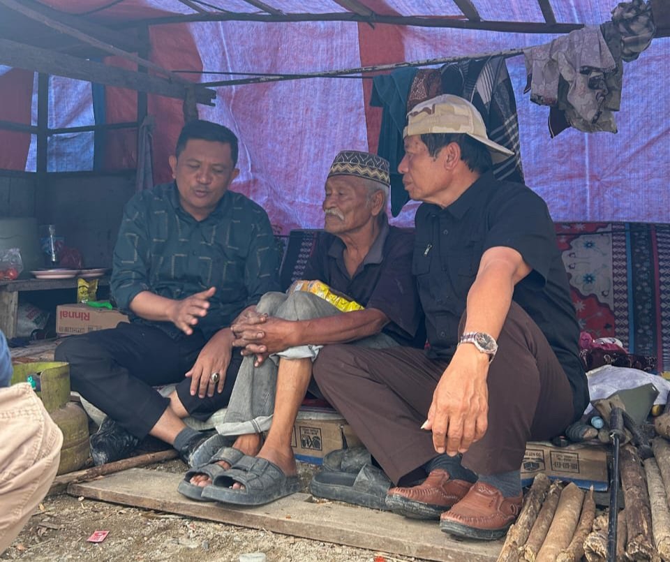 Bupati dan Wakil Bupati Gayo Lues Sambangi Pengungsi Putri Betung, Bantuan Beras Disalurkan