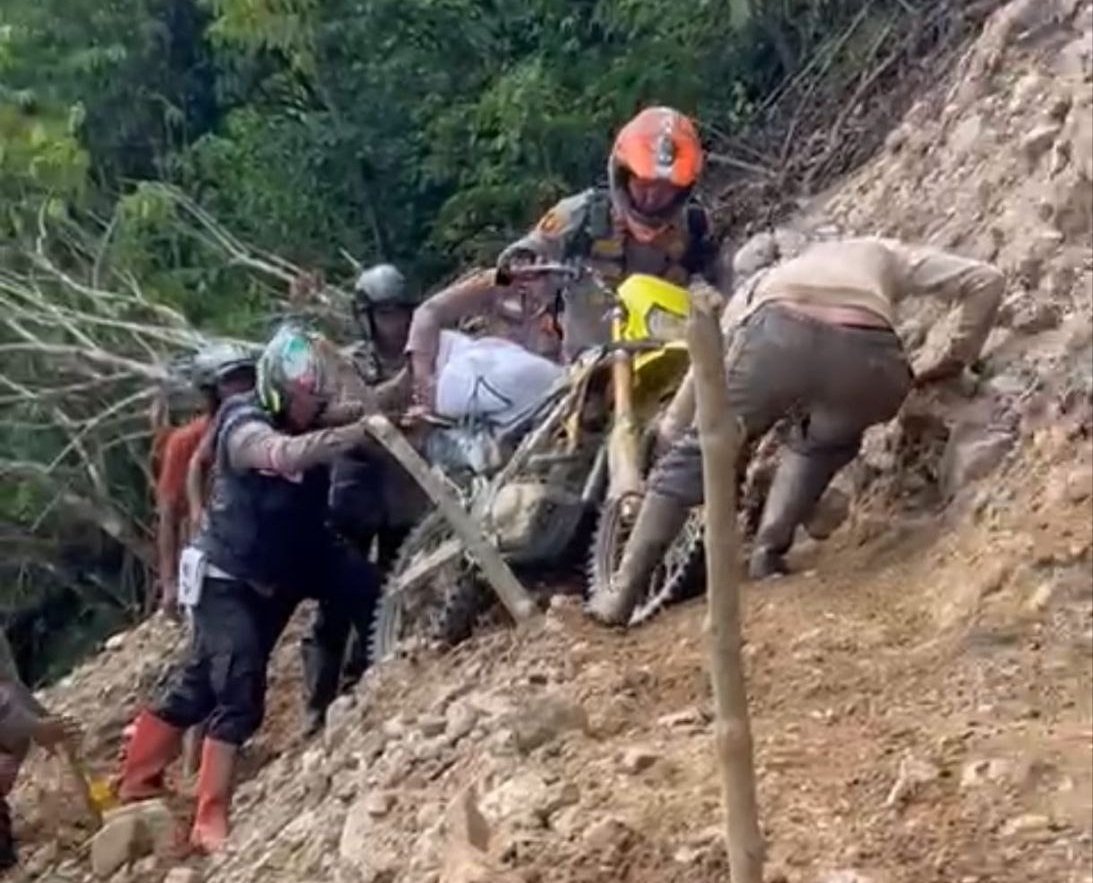 Kapolres Terobos Jalan Longsor Gayo Lues-Aceh Tenggara Terisolir, Ini yang Dilakukan