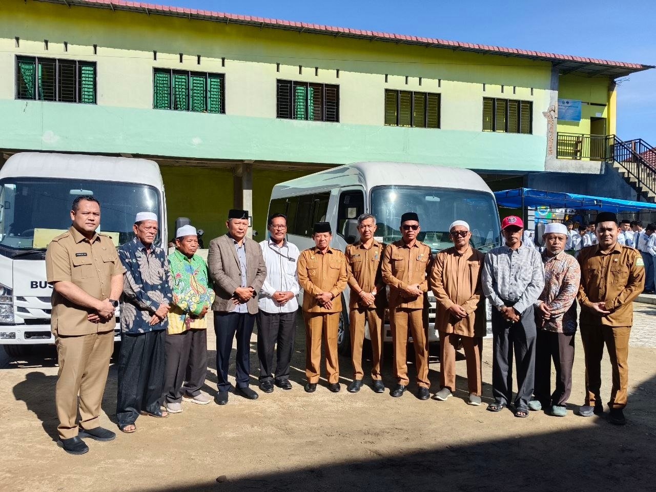 H Irmawan Serahkan Aspirasi Dua Bus Sekolah ke Pemda Gayo Lues, Satu untuk SMPT Muhammadiyah