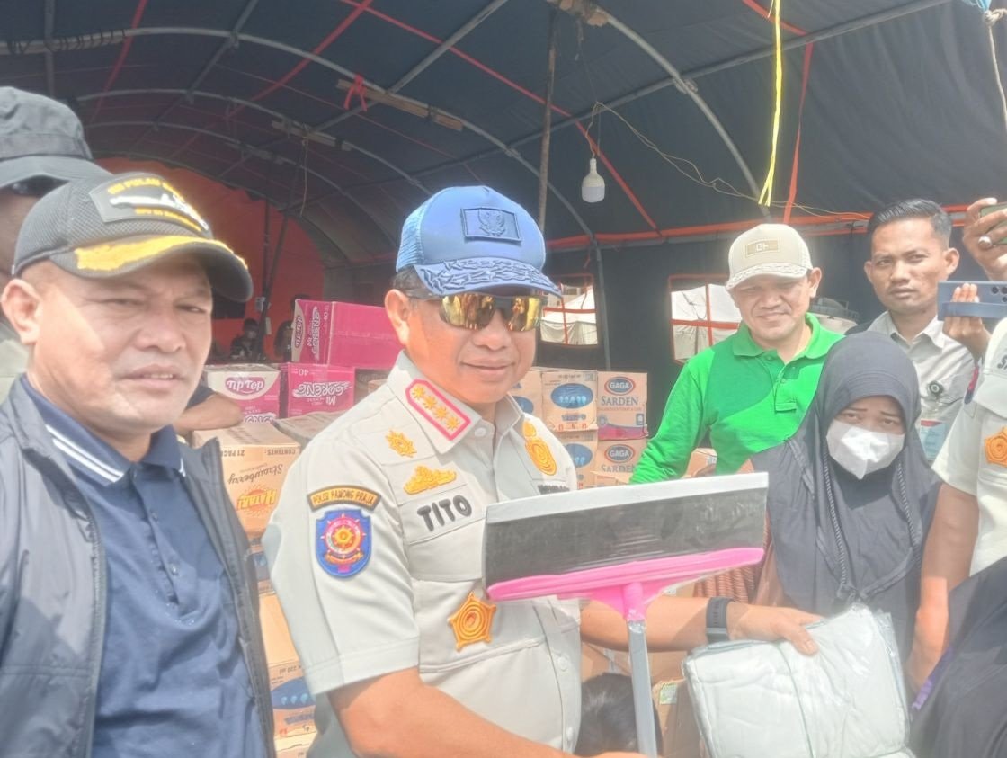 Mendagri Tito salur bantuan di Bidari Langkahan