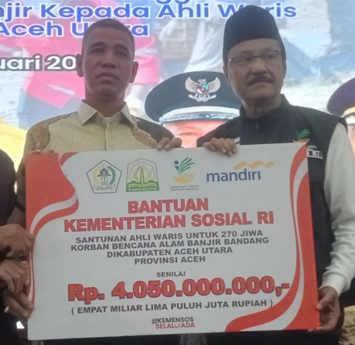 Mensos serahkan santunan di Aceh Utara