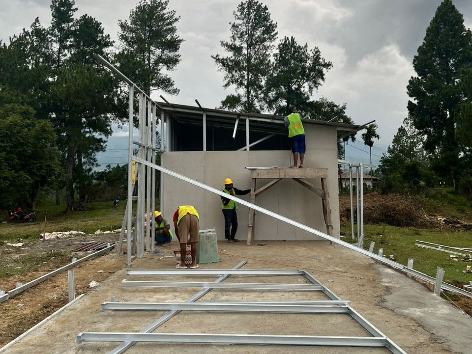 Pembangunan huntara di Desa Rigeb