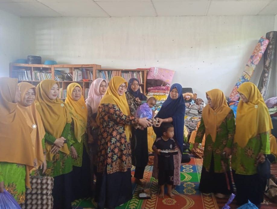 Aisyiyah Gayo Lues Salurkan Bantuan Sembako kepada Pengungsi Ibu Hamil