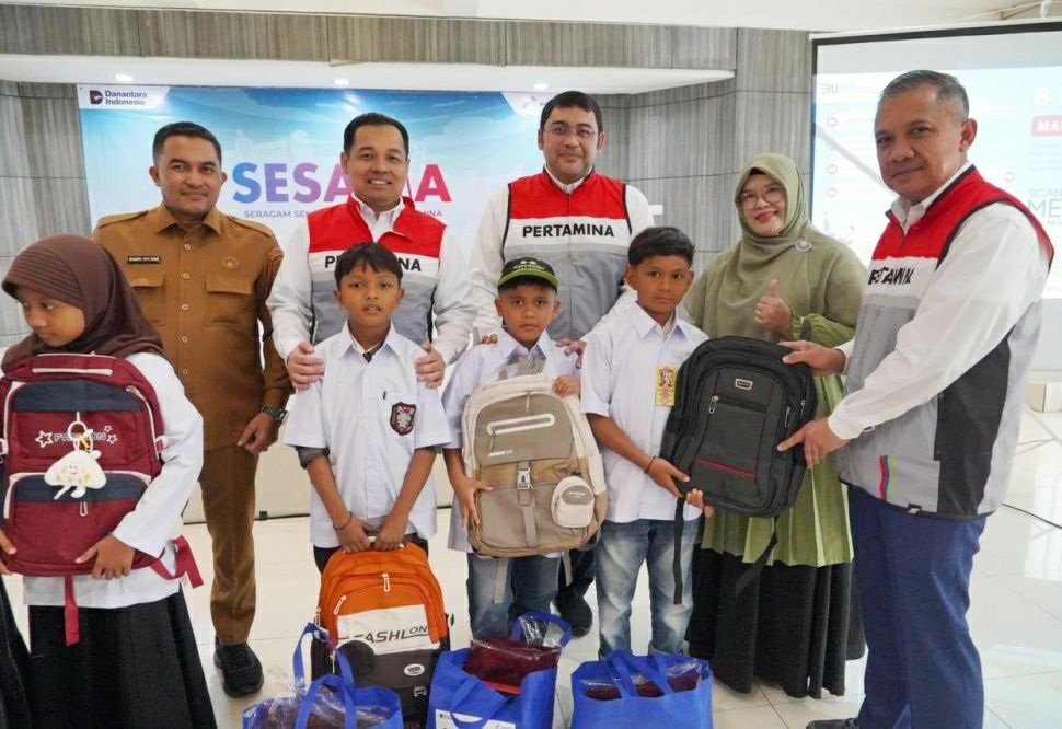 Pertamina Salurkan 1000 Seragam Sekolah untuk Siswa Terdampak Bencana di Aceh