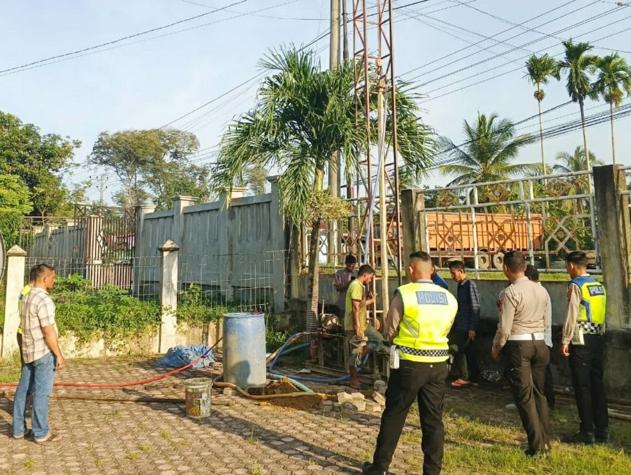 Krisis Air Bersih Pascabanjir, Satlantas Lhokseumawe Bantu Sumur Bor untuk Warga di Muara Batu