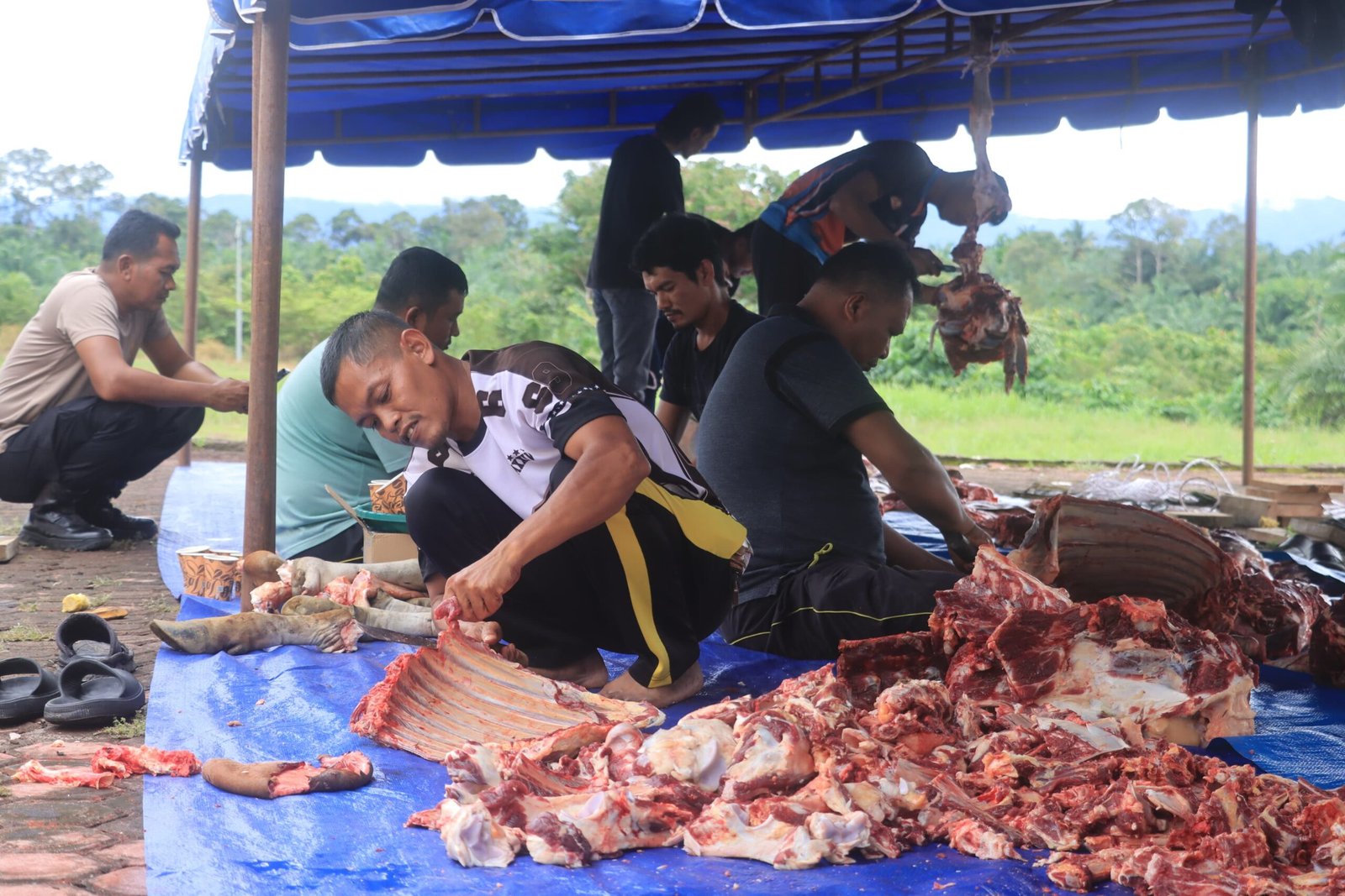 Sambut Ramadan 1447 H, Kapolres Subulussalam Bagikan Daging Meugang kepada Personel dan Masyarakat