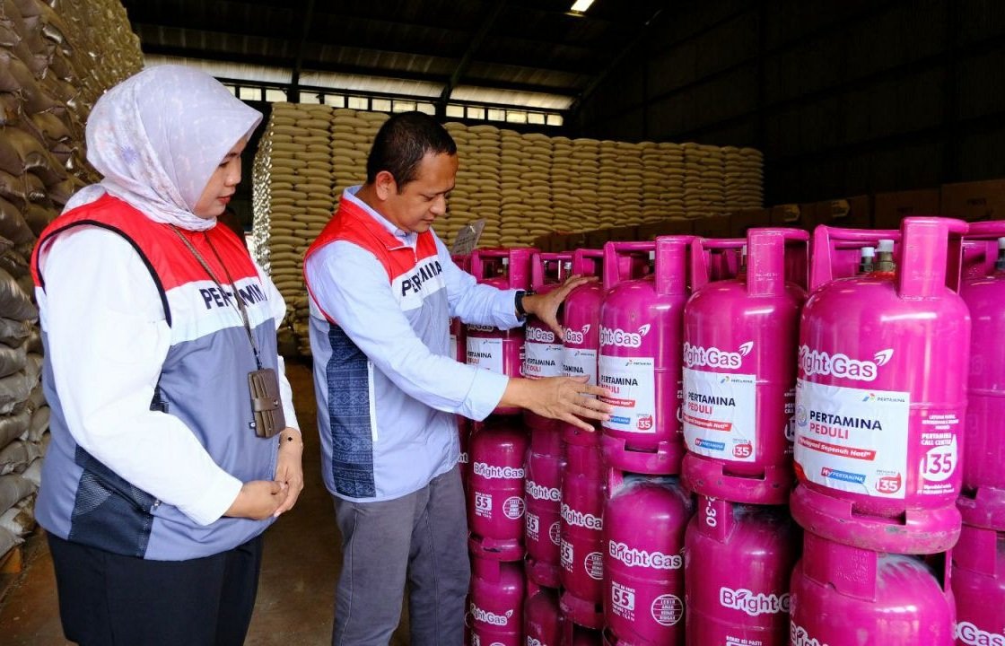 Pertamina Bersama Seruni Serahkan 1.577 Tabung Bright Gas untuk Warga Terdampak Bencana di Pidie Jaya