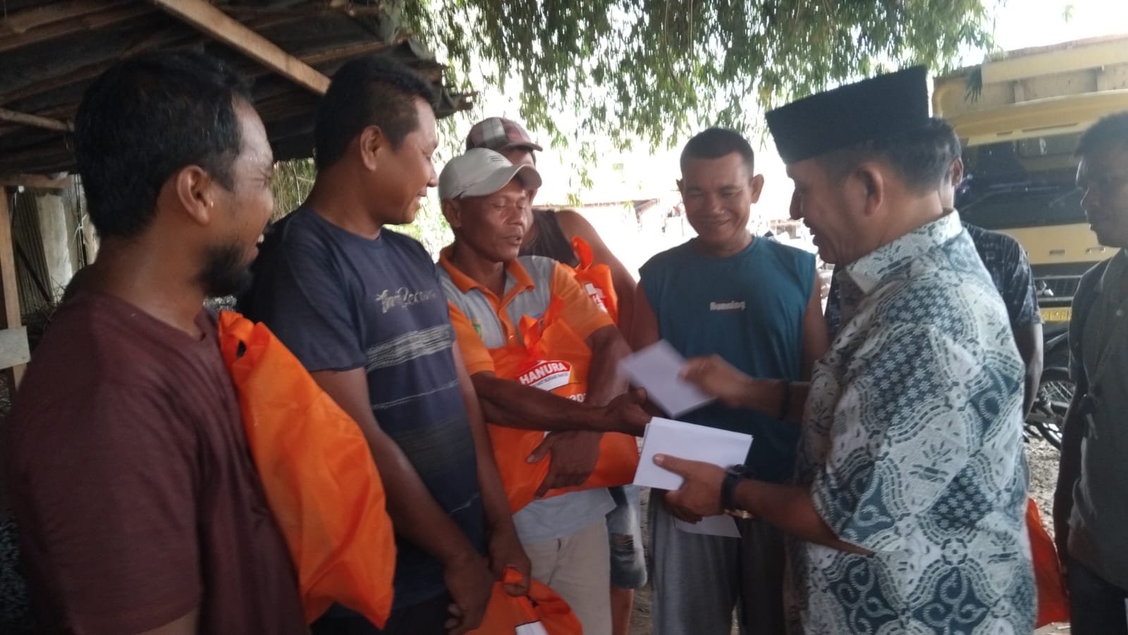 Kunjungi Pangkalan SPA, Pak Bintang Santuni Puluhan Buruh Jelang Idul Fitri 1447 H